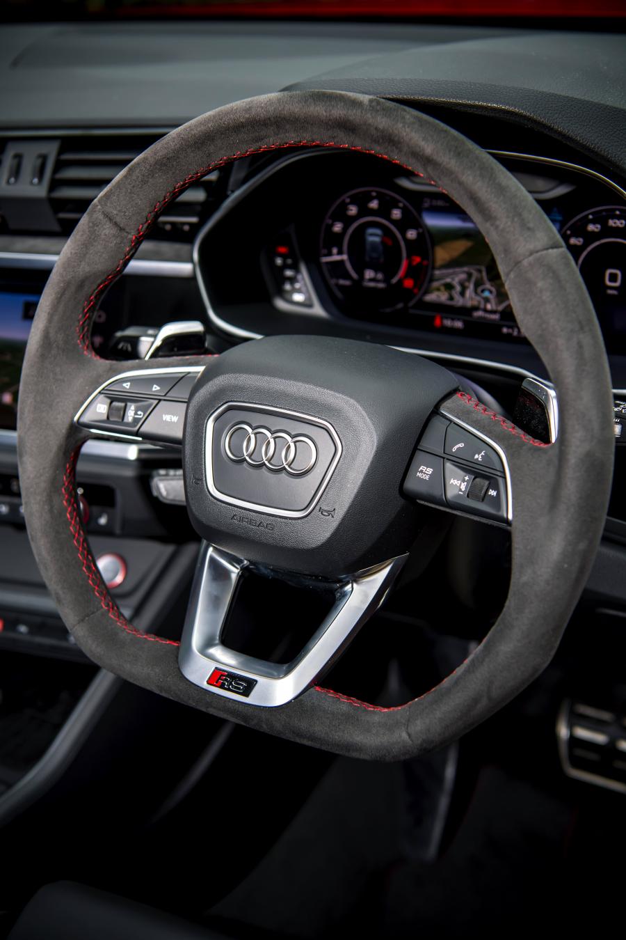 Панель приборов Audi RS Q3 2019 года  (UK) (фото 53 из 63)